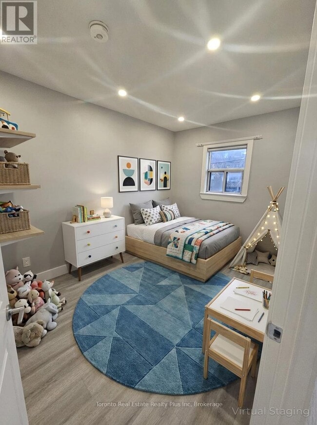 Building Photo - 1566 Avenue Rd