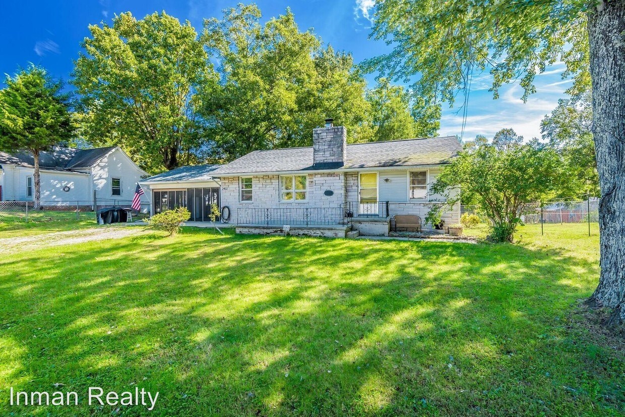 Primary Photo - 2 br, 1 bath House - 2402 Ridgecrest Dr