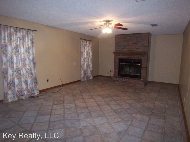 Building Photo - 175 N Dogwood Ln