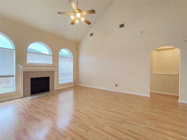 Building Photo - 2715 Sunnycreek Ln