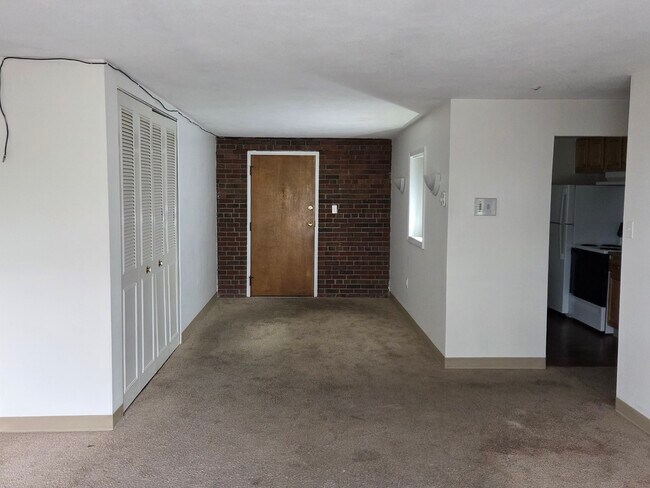 Building Photo - 26 Greentree Ln