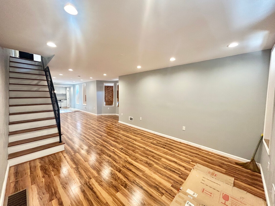 Photo - 3447 Jasper St-