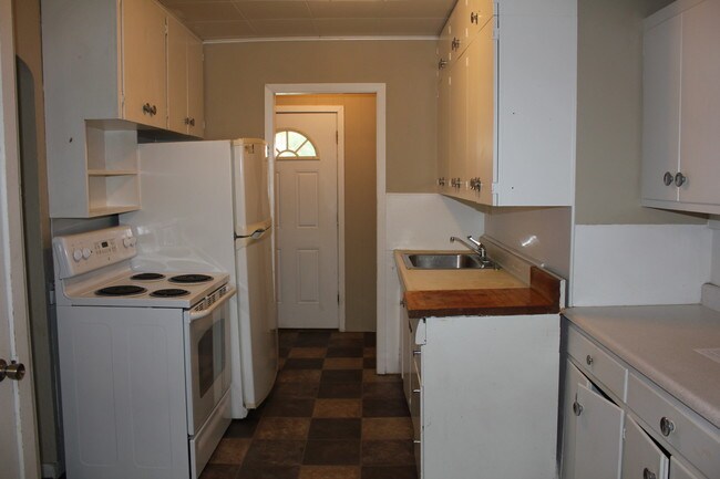 Kitchen - 1029 9th Ave