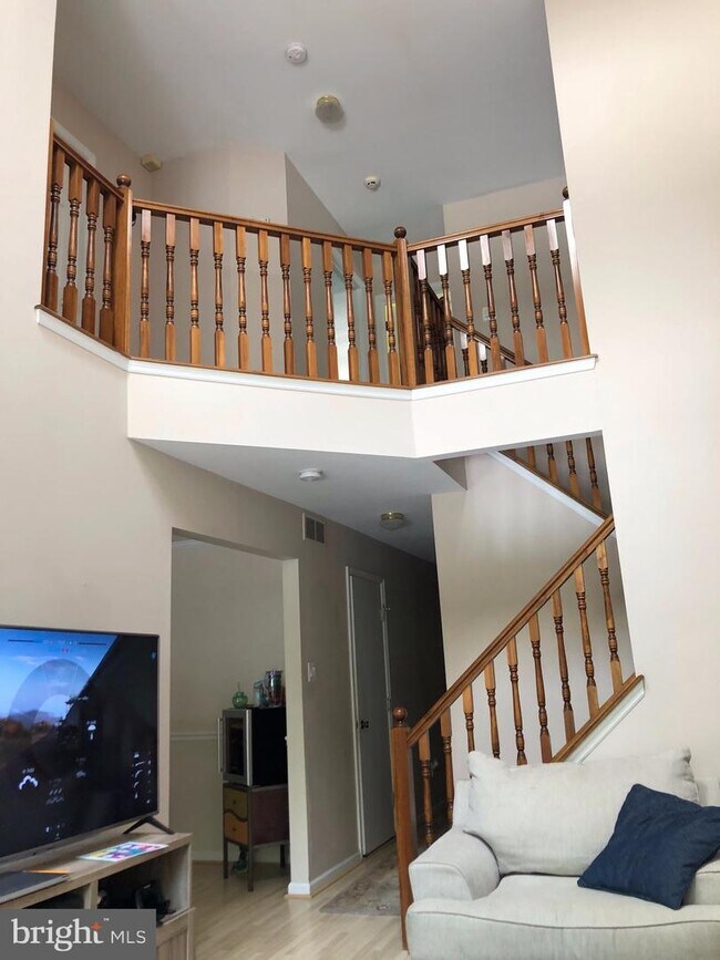 Foto del edificio - 48 Meadow Ct