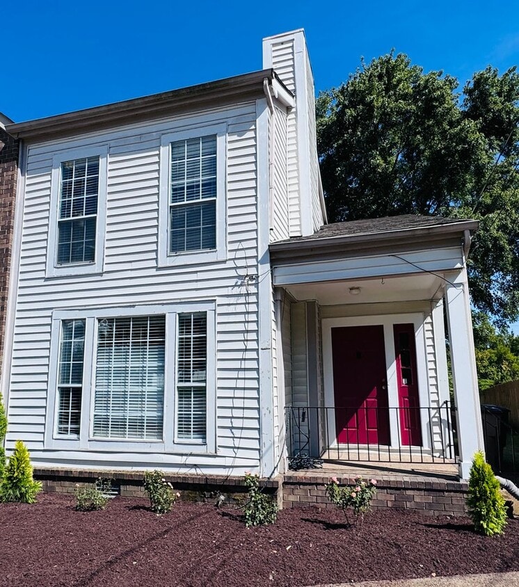 Primary Photo - 2 bedroom/2.5 bath in Brentwood (Nipper's ...