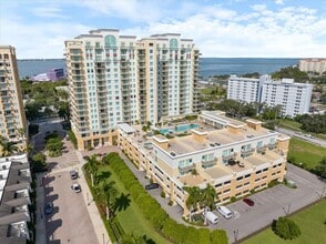Building Photo - 800 N Tamiami Trl