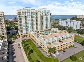 Building Photo - 800 N Tamiami Trl