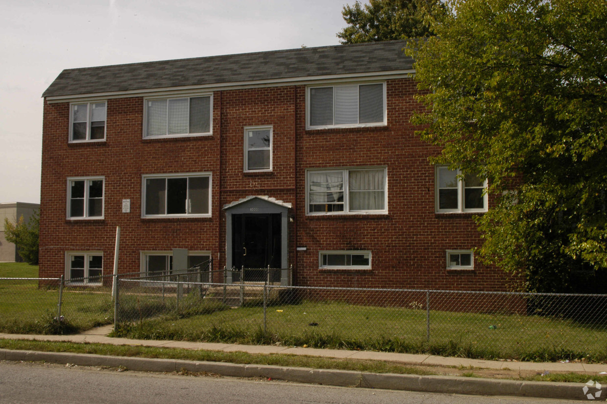 Building Photo - 3000 Hollins Ferry Rd