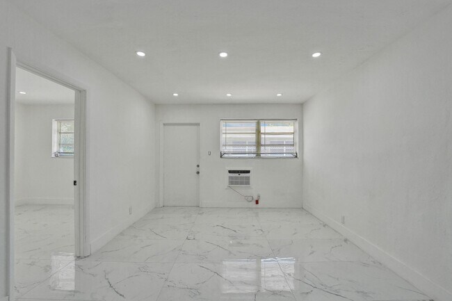 Foto del edificio - DANIA POINTE APTS