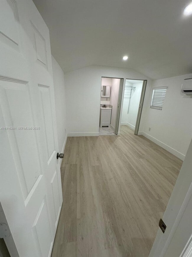 Foto del edificio - 141 NE 14th St