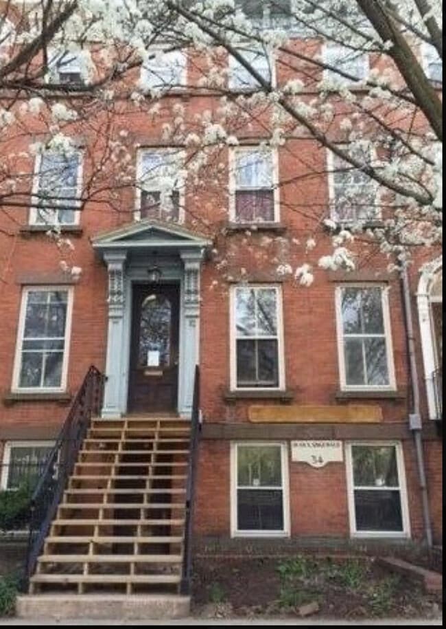Building Photo - 34 Trumbull St