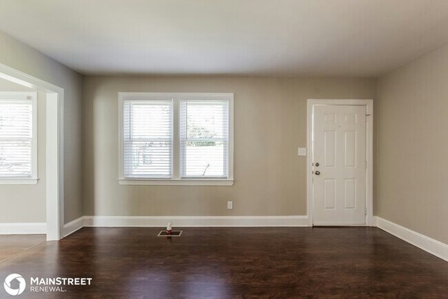Building Photo - 2446 Columbus Cir