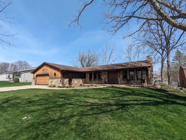 Building Photo - 1360 Holiday Ave