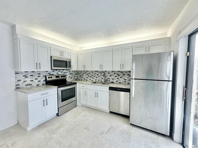 Foto del edificio - 173 Lake Arbor Dr