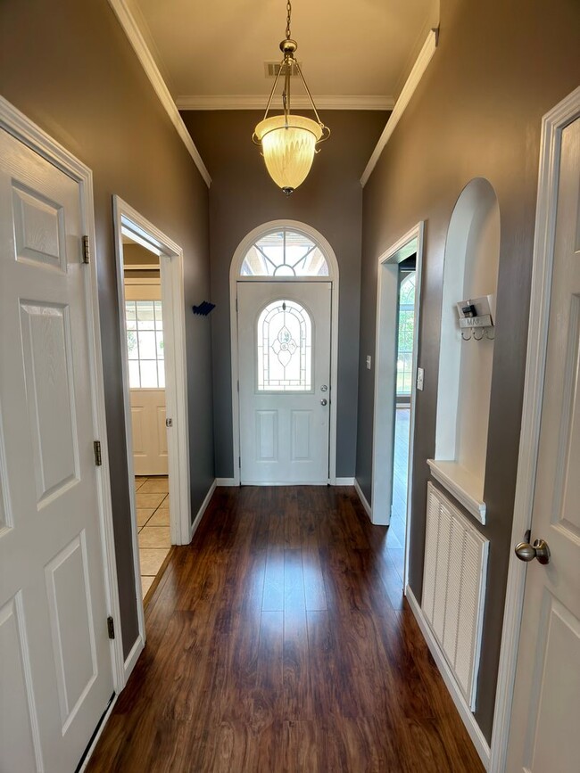 Building Photo - 4 Bed, 2 Bath Jonesboro Home with Bonus Room, Fenced Backyard, 2-Car Garage