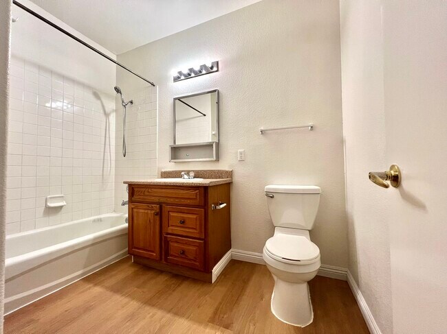 Foto del edificio - 2071 Hussium Hills St