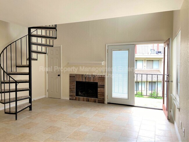 Foto del edificio - 11530 N May Ave