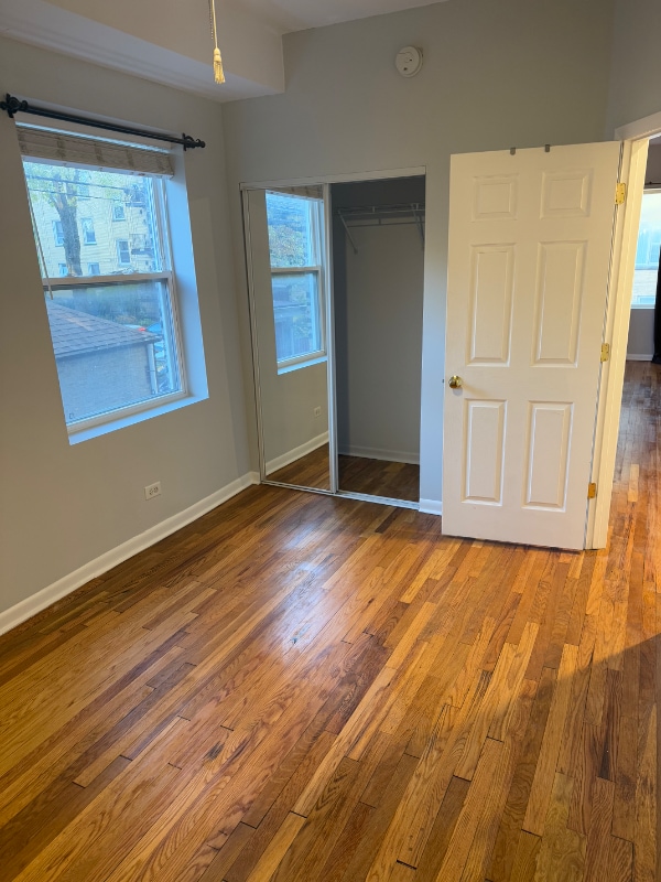 Building Photo - 3816 W Ainslie St