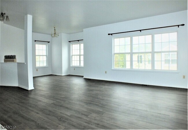 Foto del edificio - 1403 Norwood Way