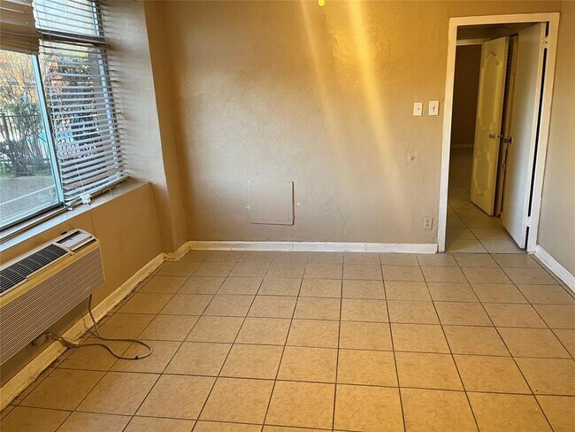 Foto del edificio - 7510 Hornwood Dr