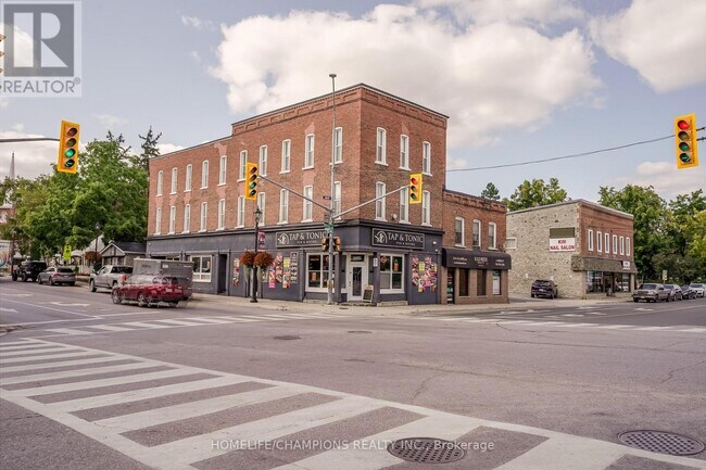 Photo du bâtiment - 18 Bridge St W