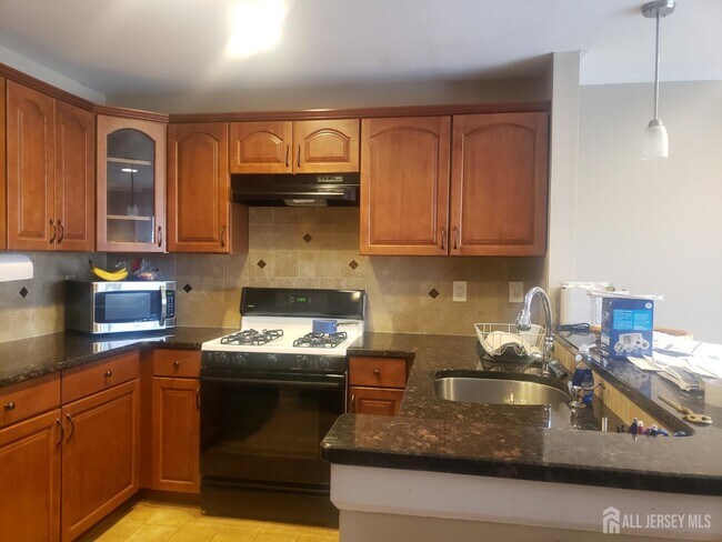 Building Photo - 6062 Cedar Ct