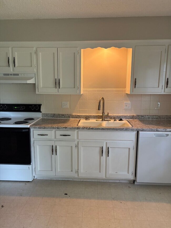 Foto del edificio - 311 Hawthorne Ct