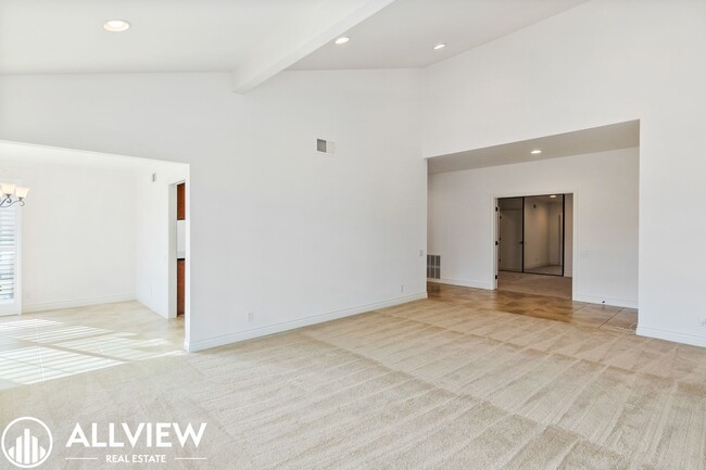 Foto del edificio - 3 Bedroom, 2 Bath Home Available In Jasmin...