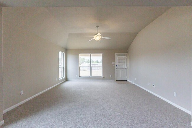 Foto del edificio - 527 Heatherton Hill Dr