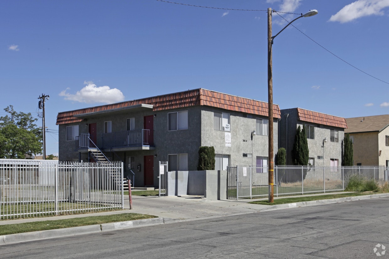 Building Photo - 38610-38622 Larkin Ave