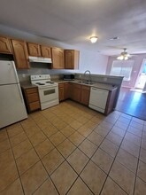 Building Photo - 402 Shade Tree Ln