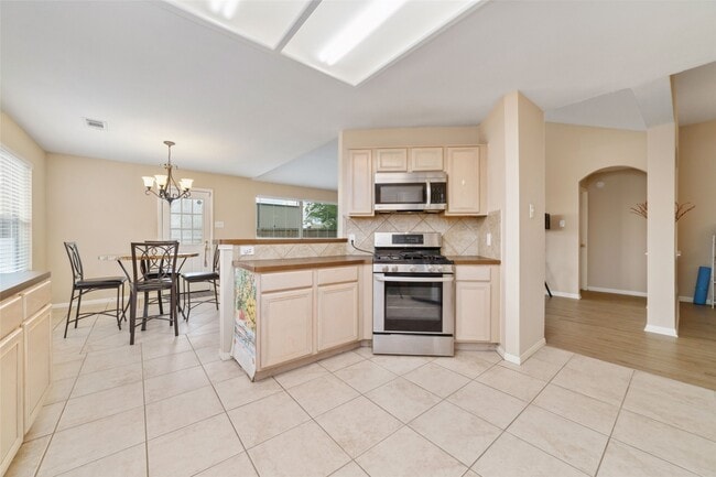Foto del edificio - 8123 Solara Bend Ct