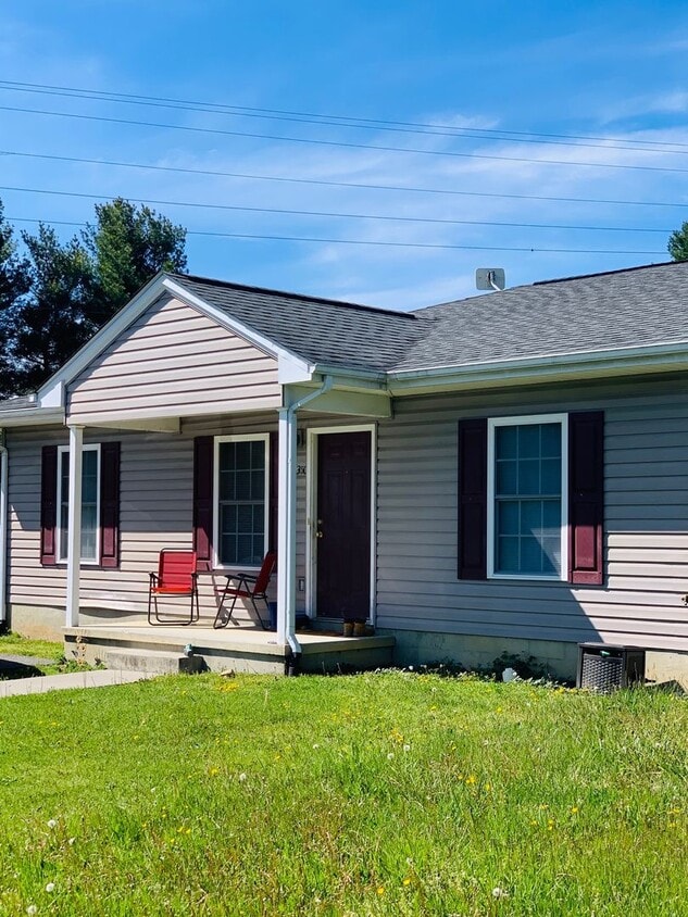 Foto principal - 3 Bedroom 2 Bath Duplex