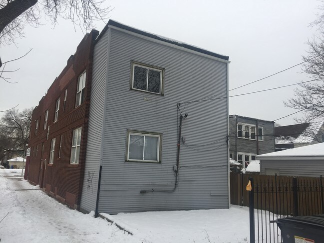 Building Photo - 4900 W Walton St