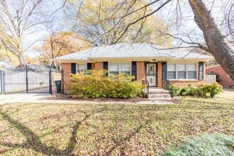 Building Photo - 742 Ivy Rd