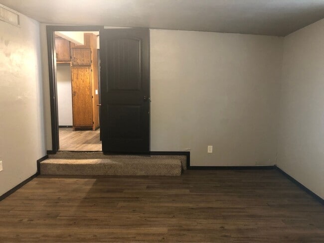 Building Photo - 1138 E Margaret St