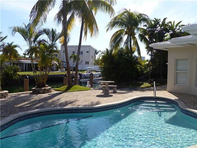 Building Photo - 12925 Ixora Rd