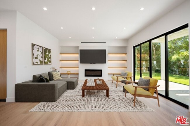 Building Photo - 5658 Winnetka Ave
