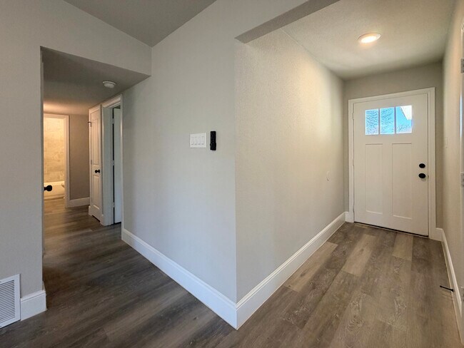 Building Photo - 7129 Southridge Trail