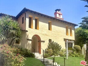 Building Photo - 170 N Orange Dr