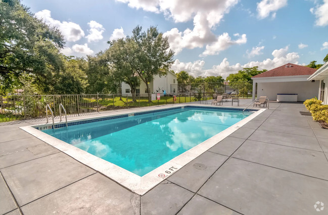 Building Photo - Golf Villas at Sabal Palm Apartments