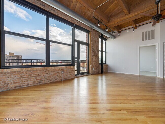 Building Photo - 1040 W Adams St