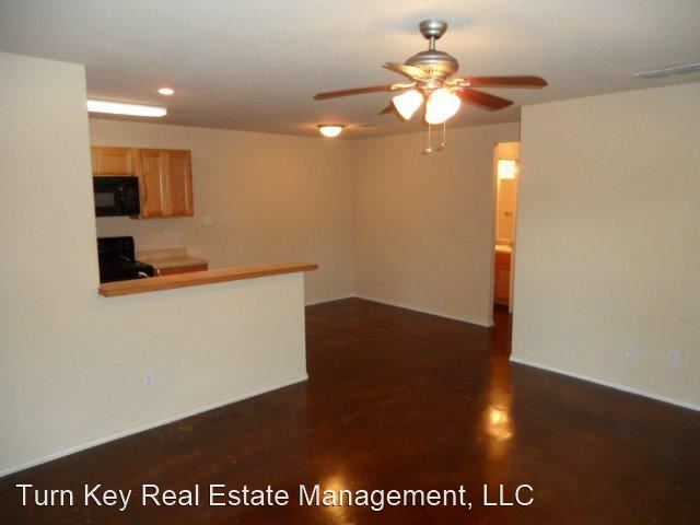 Foto del edificio - 8028-8030 Tanner Ave