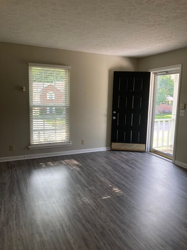 Building Photo - $500 off this Cute Townhome.  Move in by 1...