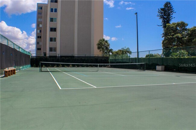 Foto del edificio - 9397 Midnight Pass Rd