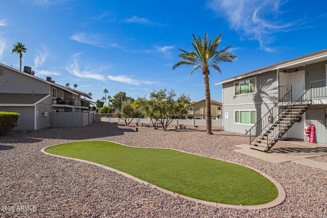Foto del edificio - 1346 E Mountain View Rd
