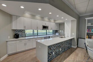Building Photo - 7380 S Oriole Blvd