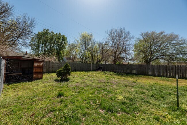 Building Photo - Charming 4bd 2ba house in quiet neighborhood!