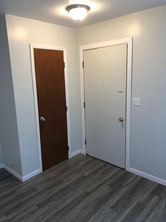 Building Photo - Brooke apartments unit 5