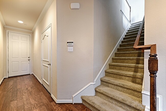 Building Photo - 2326 Stutz Dr